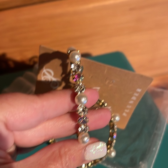 Plunder pearl and rhinestone hoop earrings - Picture 2 of 3